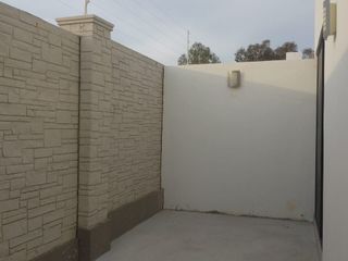 CASA DE DOS NIVELES EN ZONA RESIDENCIAL CON 3 RECÁMARAS, COLONIA ZIBÁ, JESÚS MARÍA, AGUASCALIENTES.