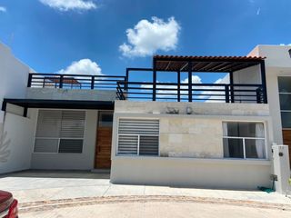 CASA DE UN PISO EN VENTA EN RESERVA SANTA MONICA AL SUR DE AGS