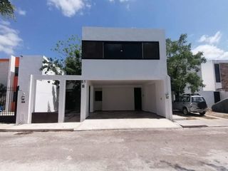 CASA EN VENTA DE 4 RECAMARAS CON ALBERCA EN PRIVADA PRADERAS DEL MAYAB CONKAL