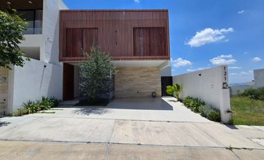 VENTA DE CASA EN LOMAS DE PUNTA DEL ESTE BONITOS ACABADOS