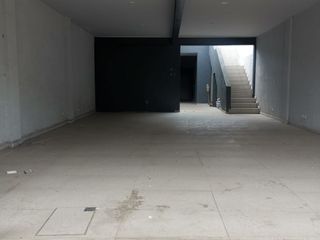 BODEGA / LOCAL COMERCIAL EN RENTA SOBRE AVENIDA PRINCIPAL