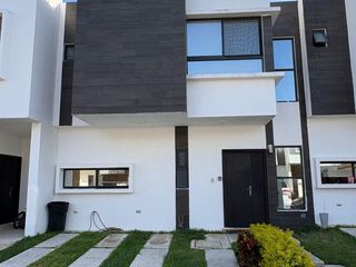 Casa en venta en Playa del Carmen, Privada Málaga, ¡Gran Oferta!