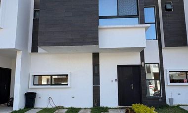 Casa en venta en Playa del Carmen, Privada Málaga, ¡Gran Oferta!