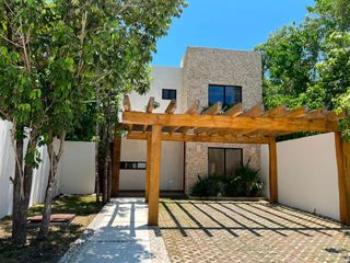 Hermosa Casa en Renta en Residencial Valenia / House for Rent in Valenia