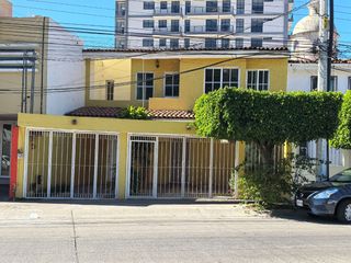 Casa con Uso de Suelo Comercial en renta en Jardines de Guadalupe Sobre Av Beethoven
