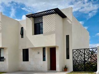 En RENTA casa  en Zibatá en condominio Azhäla 224 Cerca del parque Nandu y áreas comerciales.
