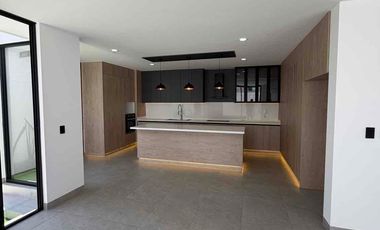 Hermosa casa en Venta en Sierra Nogal 3 con 4 recámaras , una en planta baja