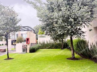 Casa en renta en Paseo Arboleda junto a la FEMEXFUT y a unos minutos del aeropuerto de Toluca.