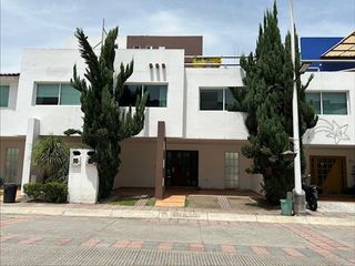 CASA EN RENTA EN RESIDENCIAL SAN JOSÉ, RECTA A CHOLULA, 3 RECÁMARAS, PATIO, PUEBLA