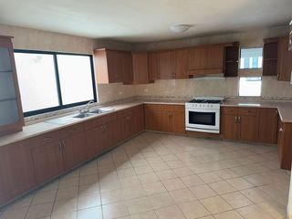 CASA EN RENTA JARDINES DE ZAVALETA AMPLIA Y BUEN JARDÍN