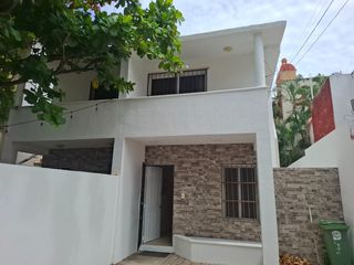SE RENTA EN PLAYA DEL CARMEN  CASA DE 2 REC SEMIAMUEBLADA EN LA 25 NTE A 2 CUADRAS DE CHEDARUI QUINTA AVE. Y 3 DE PLAYA