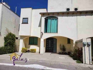 AMPLIA CASA , JARDIN, PRIVADA!!