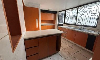 PRECIOSA CASA EN LOMAS VERDES NAUCALPAN