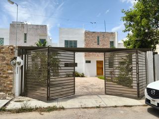 Renta, casa en Vida Verde Cholul,  3 habitaciones, piscina