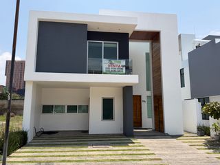 PROVENZA RESIDENCIAL, 4 RECAMARAS, UNA EN PLANTA BAJA, FRENTE SANTA ANITA CLUB GOLF