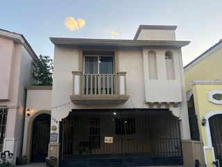 CASA EN CERRADA DE CUMBRES, AMUEBLADA DE 196M2, EN MONTERREY,NL