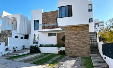 HERMOSA CASA EN VENTA EN ZIBATÁ, QUERETARO