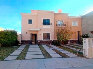 Casa en Renta con 3 habitaciones, en Esquina, Residencial Los Viñedos.
