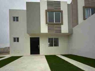 SE VENDE CASA DE 3 HABITACIONES EN FRACCIONAMIENTO PRIVADO EN TIJUANA