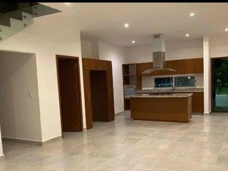 Casa de 4 recámaras en Renta en Aqua