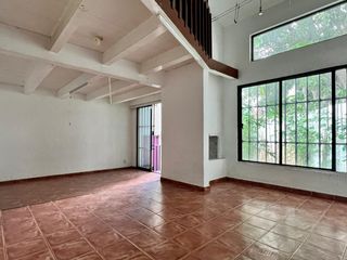 UBICADÍSIMA Y AMPLIA CASA CON USO DE SUELO COMERCIAL A UNA CUADRA DE PERIFÉRICO SUR.