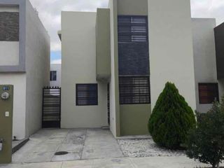 Casa equipada en Renta en Santa María García