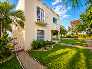 CASA EN VENTA, ALGARROBOS SANTA GERTRUDIS COPÓ, EN ESQUINA, MÉRIDA YUC.