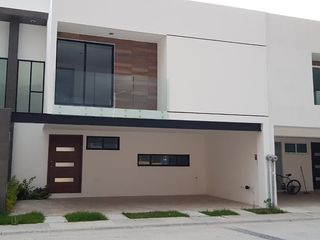 Casa en Renta con Roof Garden Techado y Cuarto de Servicio - Santa Teresa Residencial, Recta a Cholula