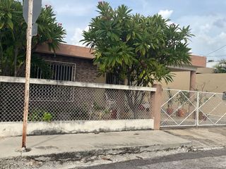 Venta de casa en esquina en Residencial Pensiones, de una planta