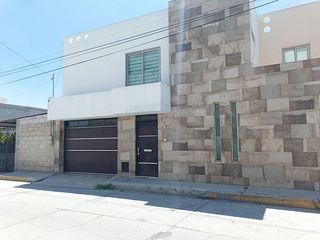 Casa en Renta con Alberca, Excelente Ubicación en Pachuca.