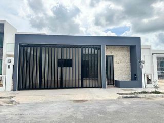 Casa nueva en renta en Las Americas