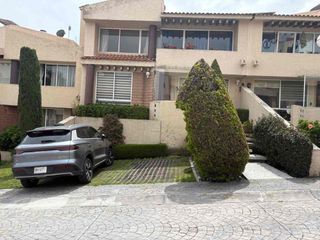Amplia casa en renta en privada