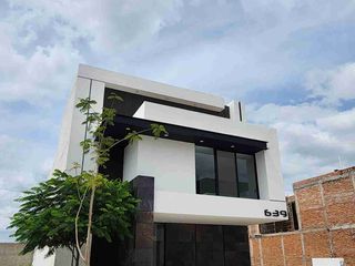 en Venta casa Nueva con roof garden al norte de Ags coto con alberca