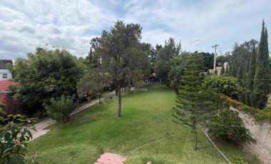 Casa Muy amplia con jardín muy amplio , palapa, con excelentes espacios , aún extremo de  mayorazgo , con mucha naturaleza, cerca de los Oulets