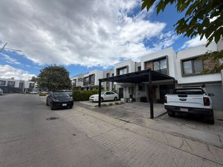 Casa en Renta en $14,000.00 ya con Mtto en Fracc. Altaterra  II, Zapopan, Jalisco, México.