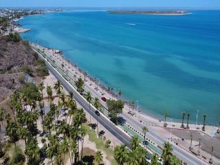 $3'650,000 codominio equipado a uno pasos del Malecon en zona residencial ! !