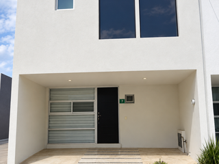Casa en Renta 3 Recámaras en Condominio con Vigilancia 24/7, cerca de Zona Real