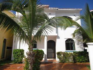 Casa en Renta en Residencial Marbella, Playa del Carmen | 5 Recámaras y Piscina Privada