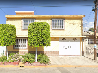 Bonita Casa En Una Exelente Ubicacion Calle Fresno # 106 Viveros Xalostoc  GSN""""