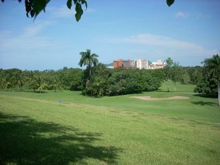 Ixtapa 1850.51 mts2 terreno en Venta frente a campo de golf