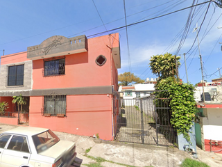 VENTA DE CASA EN AVENIDA CENTRAL, 10 DE MAYO, XALAPA, VERACRUZ.