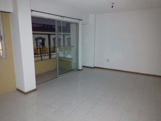 DEPARTAMENTO EN VENTA, CERCA DEL TRANVIA