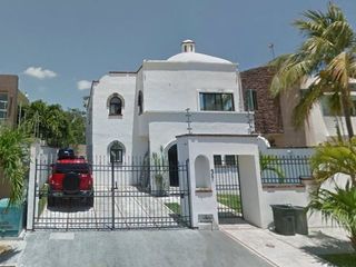 Casa en Venta de Recuperación Bancaria en Isla Blanca, SM 12, Cancún, Quintana Roo.