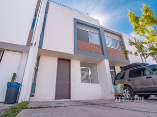 Casa en venta cerca del Pueblo de Santa Anita y Av Camino Real a Colima