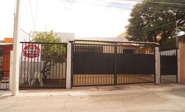 "Casa Limón" en venta de un piso en Colinas del Cimatario, Querétaro.