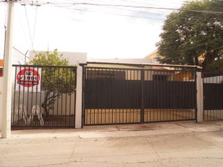 "Casa Limón" en venta de un piso en Colinas del Cimatario, Querétaro.