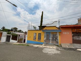 Se vende casa en colonia Santiaguito 5 recamaras con departamento independiente en segunda planta