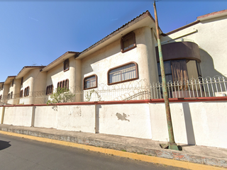 Se vende casa en Av. Paseo de los Jardines, Coyoacán.