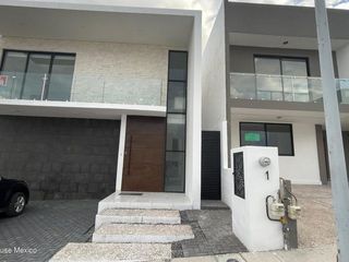 Casa nueva con roof garden y tres recámaras en venta en Zibatá