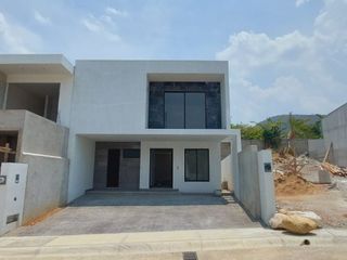 Se vende casa nueva de dos niveles en el condominio Residencial Río Blanco